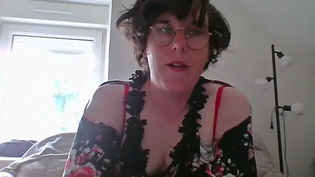 Snapshot of OIseauNoir88 chatting on May 10, 2026, 7:34 am OIseauNoir88 online show from May 10, 2026, 7:34 am