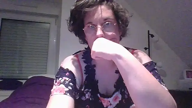 Snapshot of OIseauNoir88 chatting on May 9, 2026, 7:28 pm OIseauNoir88 online show from May 9, 2026, 7:28 pm