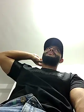 Snapshot of KLEYTON33 chatting on February 4, 2026, 5:35 am KLEYTON33 online show from February 4, 2026, 5:35 am