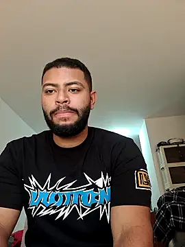 Snapshot of KLEYTON33 chatting on February 4, 2026, 9:54 pm KLEYTON33 online show from February 4, 2026, 9:54 pm