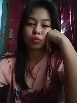 Snapshot of Heavens_night04 chatting on February 16, 2026, 4:33 am Heavens night04 online show from February 16, 2026, 4:33 am