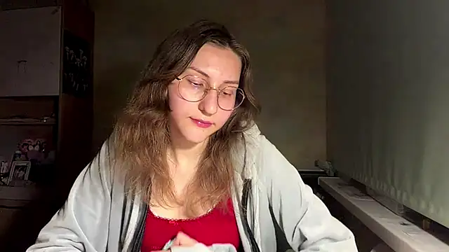 Snapshot of Miaaa_Moon chatting on June 2, 2026, 7:14 pm Miaaa Moon online show from June 2, 2026, 7:14 pm
