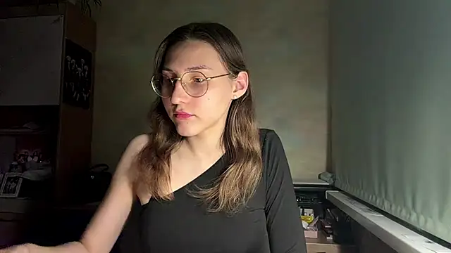 Snapshot of Miaaa_Moon chatting on May 28, 2026, 6:36 pm Miaaa Moon online show from May 28, 2026, 6:36 pm