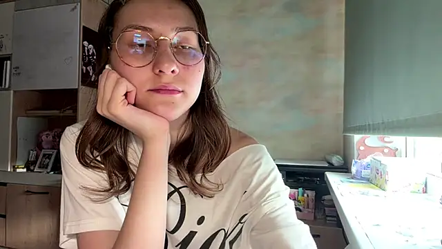 Snapshot of Miaaa_Moon chatting on May 7, 2026, 3:15 pm Miaaa Moon online show from May 7, 2026, 3:15 pm