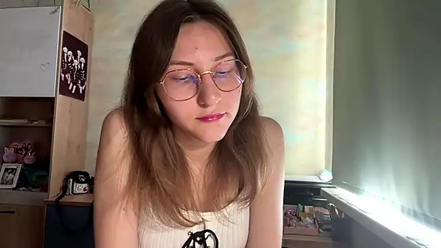 Snapshot of Miaaa_Moon chatting on May 18, 2026, 2:22 pm Miaaa Moon online show from May 18, 2026, 2:22 pm