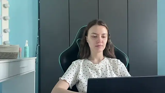 AndreeMerryman online show from February 17, 2026, 1:03 am