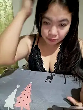 Zyramae 25 online show from May 11, 2026, 4:04 pm