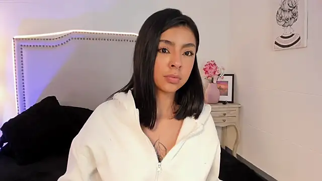 nia-malkova online show from April 17, 2026, 11:46 am