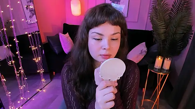 Maykinkya online show from February 3, 2026, 2:44 pm