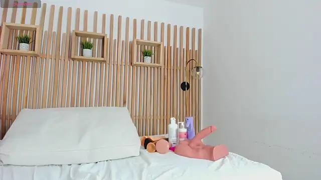 serena foxx  online show from April 21, 2026, 11:28 am