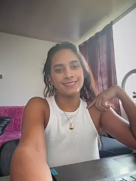 Snapshot of LunaHeat chatting on February 25, 2026, 5:02 pm LunaHeat online show from February 25, 2026, 5:02 pm