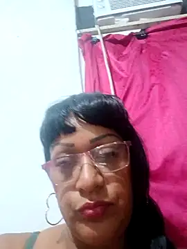 Snapshot of SabrinaColin chatting on April 24, 2026, 6:04 am SabrinaColin online show from April 24, 2026, 6:04 am