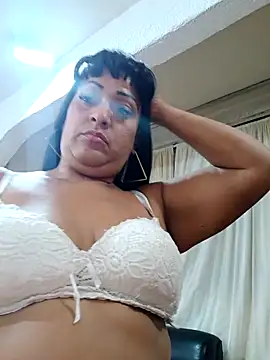 Snapshot of SabrinaColin chatting on April 19, 2026, 4:24 am SabrinaColin online show from April 19, 2026, 4:24 am