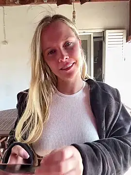 Ellie-rosee online show from March 22, 2026, 9:44 am