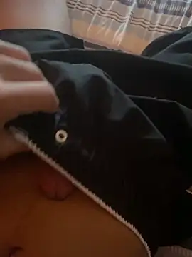 gpauzudo18 online show from April 13, 2026, 3:16 pm