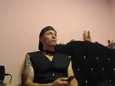 Snapshot of Cronos_Hot_8 chatting on February 7, 2026, 4:04 pm Cronos Hot 8 online show from February 7, 2026, 4:04 pm