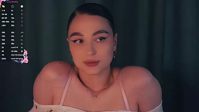 ZofiaSoshnik online show from April 4, 2026, 7:37 am