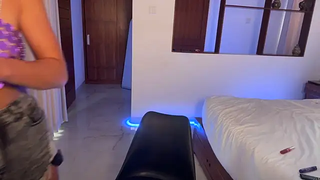 ViviNoir online show from February 18, 2026, 11:45 pm