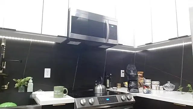 HazelSkyesChat online show from April 7, 2026, 1:02 pm