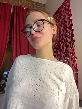 Snapshot of MyKittySayMeow chatting on February 14, 2026, 8:31 pm MyKittySayMeow online show from February 14, 2026, 8:31 pm