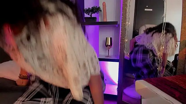 Miniadelf online show from April 13, 2026, 9:08 pm