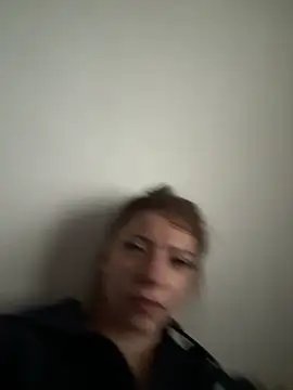 SofieKayla online show from April 16, 2026, 9:32 am