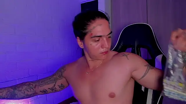 Snapshot of Cry_Duran chatting on February 1, 2026, 2:15 pm Cry Duran online show from February 1, 2026, 2:15 pm