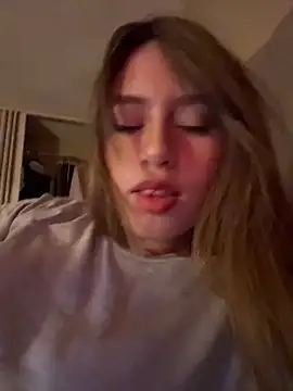 Snapshot of romyamo chatting on April 16, 2026, 10:27 am romyamo online show from April 16, 2026, 10:27 am