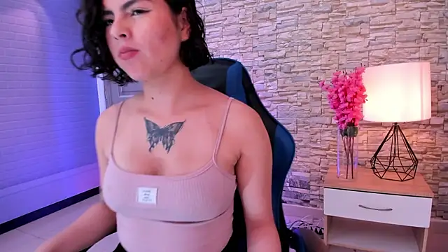 Snapshot of butterflyx39 chatting on April 5, 2026, 12:12 pm butterflyx39 online show from April 5, 2026, 12:12 pm