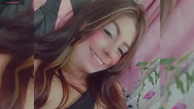 Snapshot of Rosario_96 chatting on April 19, 2026, 10:23 pm Rosario 96 online show from April 19, 2026, 10:23 pm