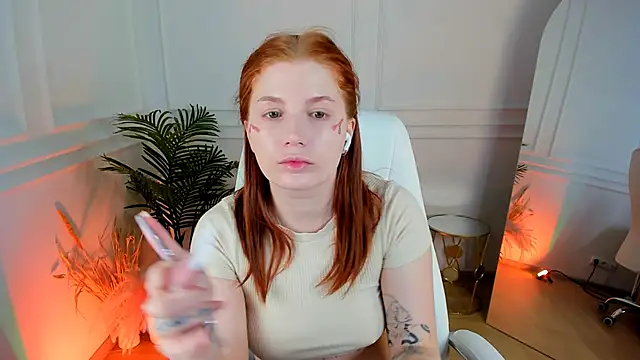 Snapshot of MiraBoom chatting on May 14, 2026, 8:39 pm MiraBoom online show from May 14, 2026, 8:39 pm
