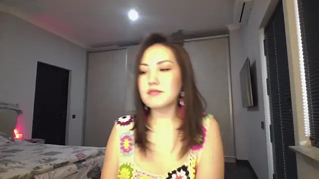 Snapshot of EllieSoft chatting on April 7, 2026, 7:10 am EllieSoft online show from April 7, 2026, 7:10 am