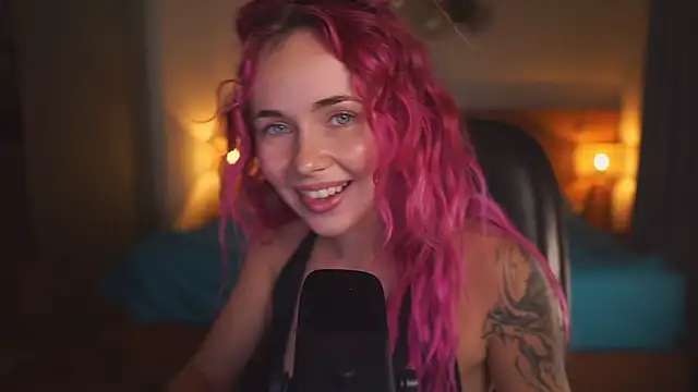 Snapshot of Sarah_Pink chatting on July 4, 2026, 1:59 pm Sarah Pink online show from July 4, 2026, 1:59 pm