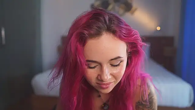 Snapshot of Sarah_Pink chatting on July 25, 2026, 9:17 am Sarah Pink online show from July 25, 2026, 9:17 am