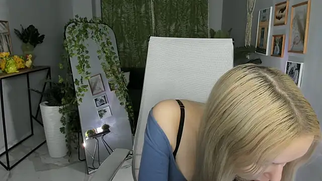 Snapshot of MaoqiBeverly chatting on April 21, 2026, 5:58 am MaoqiBeverly online show from April 21, 2026, 5:58 am