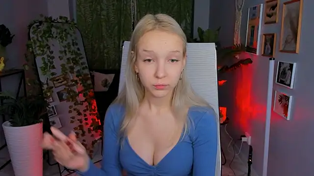 MaoqiBeverly online show from March 28, 2026, 5:19 am