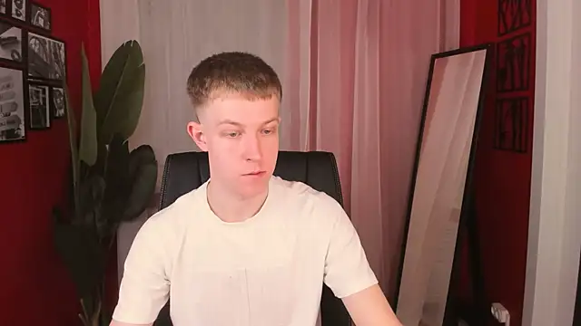 Snapshot of Dylan_Norton chatting on May 5, 2026, 5:43 am Dylan Norton online show from May 5, 2026, 5:43 am