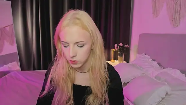 Snapshot of Tiffany__King chatting on May 16, 2026, 5:39 am Tiffany King online show from May 16, 2026, 5:39 am