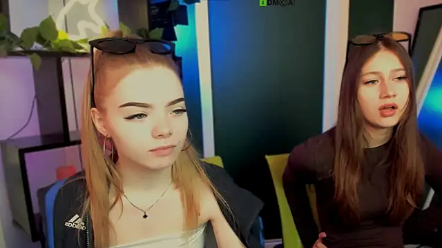 arianaa cat online show from March 22, 2026, 6:37 am