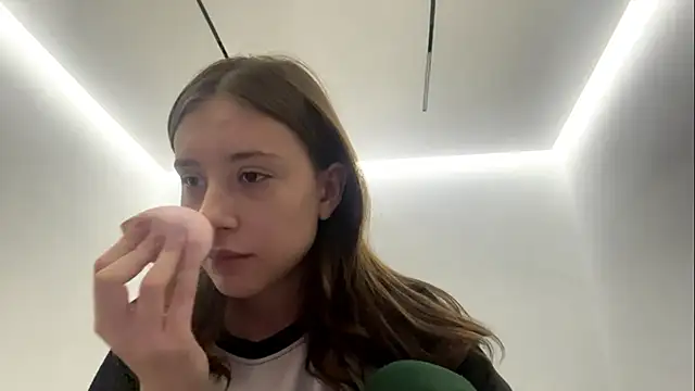 SofiaBlumer online show from February 7, 2026, 3:09 pm