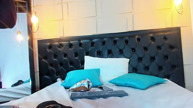 RousMature online show from April 3, 2026, 7:20 pm