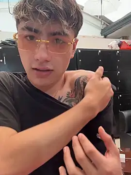 Snapshot of AlexanderCollman2 chatting on April 3, 2026, 9:43 pm AlexanderCollman2 online show from April 3, 2026, 9:43 pm