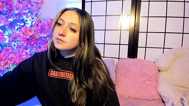 Giselle Laurens  online show from July 14, 2026, 10:05 pm