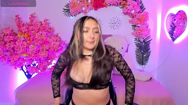 Snapshot of Giselle_Laurens_ chatting on April 17, 2026, 9:17 pm Giselle Laurens online show from April 17, 2026, 9:17 pm