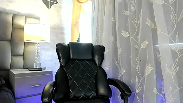 Snapshot of CarolineFyre chatting on May 1, 2026, 2:11 pm CarolineFyre online show from May 1, 2026, 2:11 pm