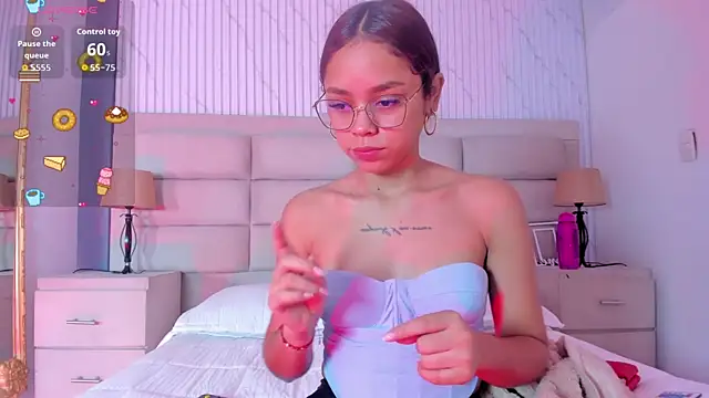 Snapshot of CarolineFyre chatting on February 24, 2026, 12:39 pm CarolineFyre online show from February 24, 2026, 12:39 pm