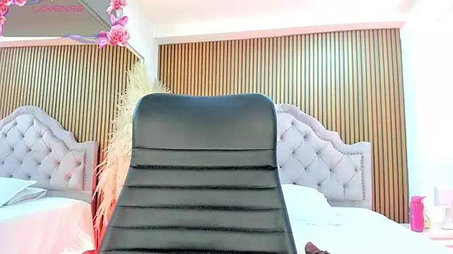 Snapshot of CarolineFyre chatting on April 28, 2026, 12:42 pm CarolineFyre online show from April 28, 2026, 12:42 pm