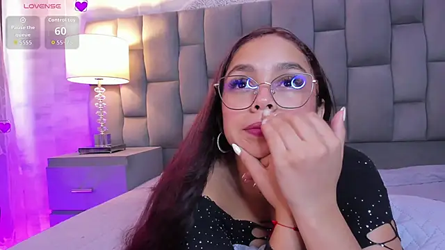 Snapshot of CarolineFyre chatting on May 11, 2026, 4:04 pm CarolineFyre online show from May 11, 2026, 4:04 pm