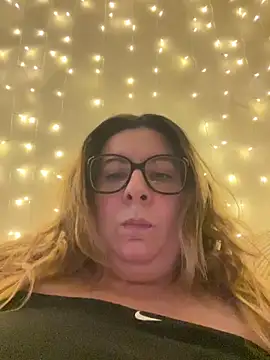 Snapshot of JasmineGlow7 chatting on April 22, 2026, 10:27 pm JasmineGlow7 online show from April 22, 2026, 10:27 pm