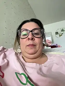 Snapshot of JasmineGlow7 chatting on April 10, 2026, 11:23 pm JasmineGlow7 online show from April 10, 2026, 11:23 pm